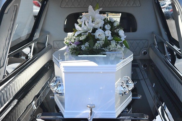 Photo cercueil dans un corbillard